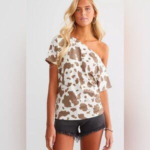 NWOT. Daytrip by Buckle. Cow Print Off The Shoulder Top. Size Large.